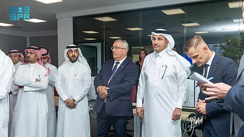 وزير النقل صالح الجاسر خلال زيارته المديرية العامة للطرق في بولندا