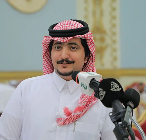 "معتق العياضي" نجم المحاورة الذي راهن عليه الشعراء منذ نعومة أظافره .. هنا أشهر قصائده