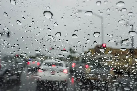 أمطار غزيرة مصحوبة بكميات من البَرَد تشهدها الأحياء الجنوبية الشرقية وأمانة جدة ترفع الجاهزية