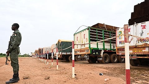 النيجر.. شاحنات الغذاء والدواء تتكدّس على الحدود مسافة 25 كيلومتراً بسبب العقوبات