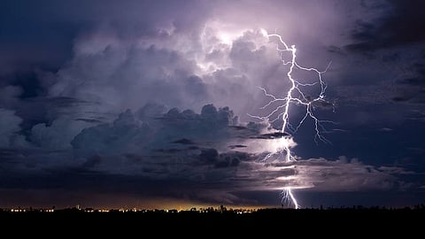 أمطار رعدية ورياح.. "الأرصاد": هذه أبرز الظواهر الجوية خلال الساعات المقبلة