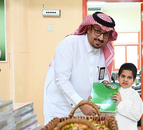 مدير "تعليم سراة عبيدة" يتابع انطلاقة العام الدراسي 1445هـ
