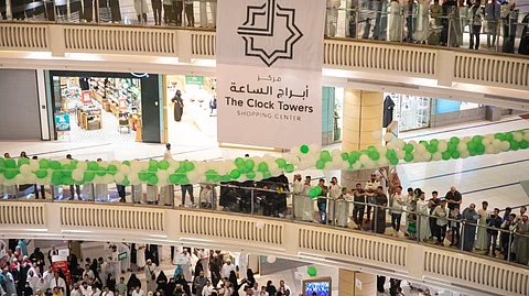 مجمع أبراج الساعة يحتفل باليوم الوطني الـ93