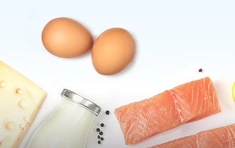 4 أطعمة تُمدك بالكالسيوم وفيتامين "د".. نصائح "الغذاء والدواء" لعظام قوية وبنية جسدية صحية