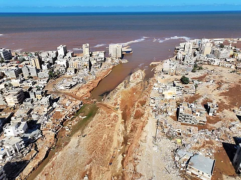 عدد الضحايا تجاوز 11 ألفًا.. بدء التحقيق بكارثة انهيار سدَّيْ درنة في ليبيا