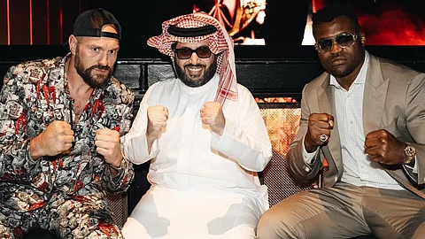 مَن يكون بطل "Battle Of The Baddest".. فيوري وأنجانو يُعلنان التحدي من لندن