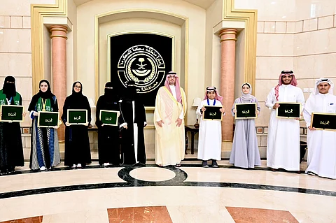 محافظ جدة يكرّم طلبة "تعليم جدة" الفائزين في المسابقات الدولية