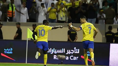 فرحة لاعبي لنصر بتسجيل هدف الفوز على الطائي