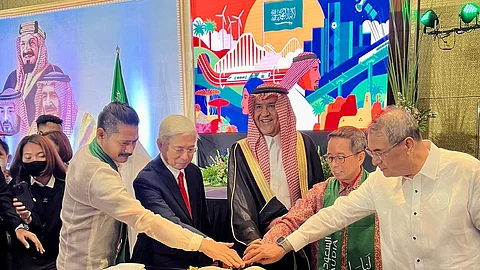 عرض مرئي ضخم… السفارة السعودية في الفلبين تحتفل باليوم الوطني للمملكة