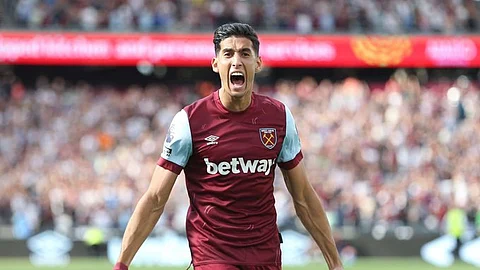نايف أكرد لاعب وست هام يونايتد الإنجليزي