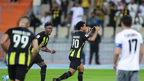 فرحة لاعبي الاتحاد بالفوز على أجمك الأوزبكي