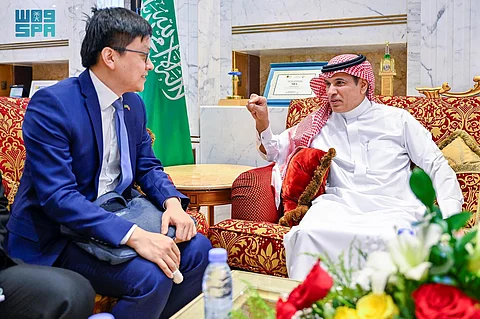 بحثا سُبل تعزيز العلاقات.. "الحارثي" يلتقي المسؤول الإعلامي في سفارة الصين بالمملكة