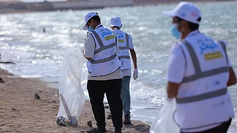 انطلاق المرحلة الأولى من "الحملة التطوعية لحماية البيئة البحرية" بجدة