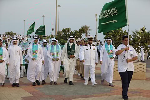 استعراض بحري ومسيرة بالعربات العسكرية.. تعليم "رجال ألمع" تحتفل باليوم الوطني الـ93