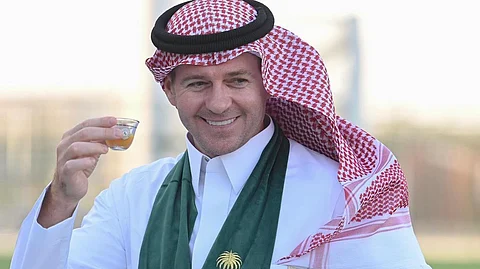 شاهد: احتفالاً باليوم الوطني.. نجوم الكرة العالمية يتزيَّنون بالزي السعودي