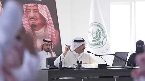 أمير تركي بن طلال بن عبدالعزيز خلال استعراض مشاريع المشهد الحضري