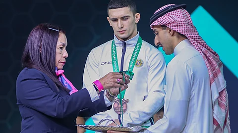 في عالمية الرياض لرفع الأثقال.. دول آسيا تتسيد العالم