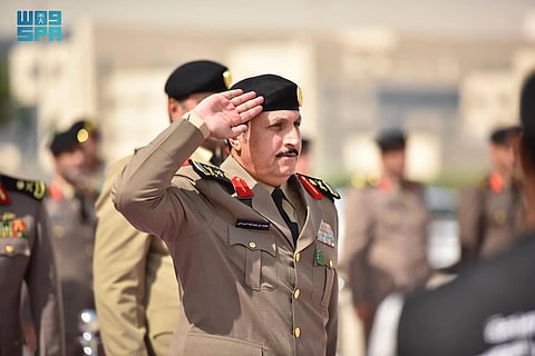 "البسامي" يشهد تخريج الدورتين التأهيليتين للأمن العام للضباط الخريجين وللمجندات