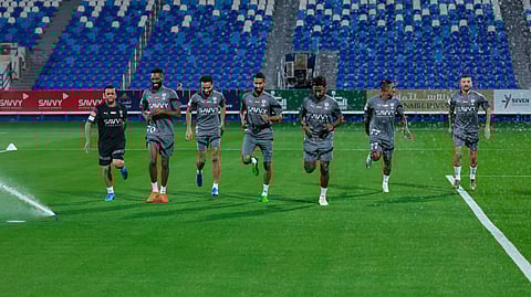 لاعبو الهلال خلال التدريبات الجماعية