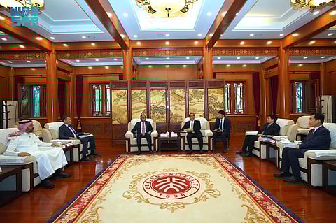 "الخريف" يزور جامعة بكين ويطّلع على فرع مكتبة الملك عبدالعزيز العامة بالجامعة