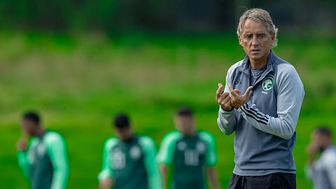 روبرتو مانشيني مدرب المنتخب السعودي خلال الحصة التدريبية للاعبين