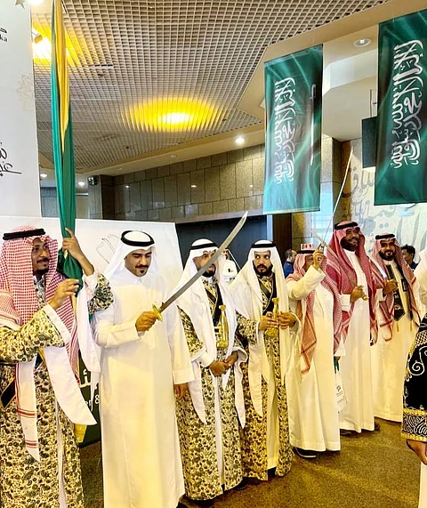 منسوبو "بيئة مكة" يحتفلون باليوم الوطني الـ93.. فنون شعبية وشاشات تفاعلية