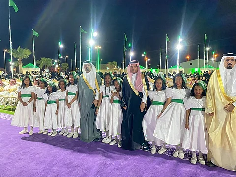 شاهد.. حفل وهدايا ومسيرات خيول في احتفالات "محافظة ثادق" باليوم الوطني ٩٣