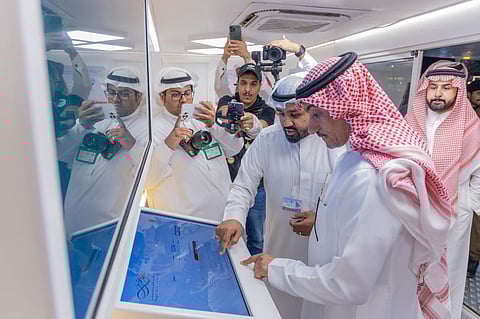 قافلة "طيف عزيز" تختتم جولتها بزيارة 53 مدينة ومحافظة وقرية حول المملكة