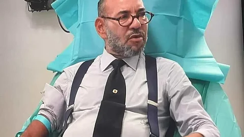 العاهل المغربي يتبرع بالدم