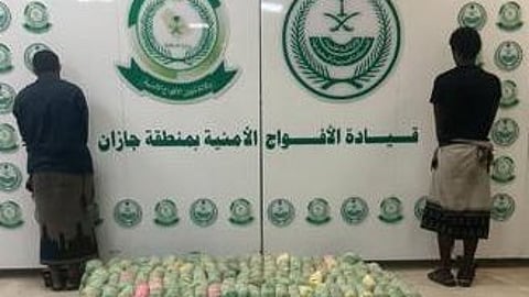 جازان.. القبض على مخالِفَيْن لنظام أمن الحدود لتهريبهما 393 كيلو جراماً من "القات"