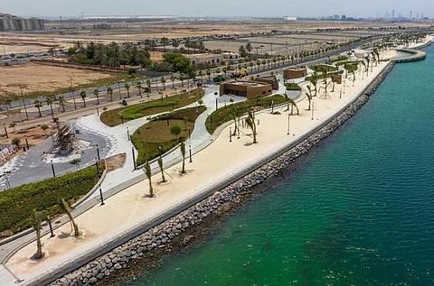 إنجاز 92% من أعمال مشروع تطوير الواجهة البحرية لشاطئ أبحر الجنوبية