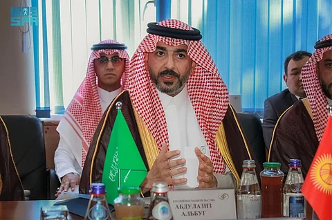محافظ "التأمينات الاجتماعية" يزور الصندوق الاجتماعي في قرغيزستان
