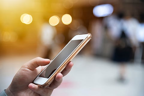 فرنسا تحظر بيع أحد هواتف "آيفون" لسببٍ وصفته بـ"الخطير"