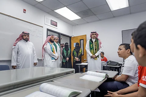 بالصور.. مساعد وزير التعليم يشارك طلاب الشرقية الاحتفال باليوم الوطني الـ93