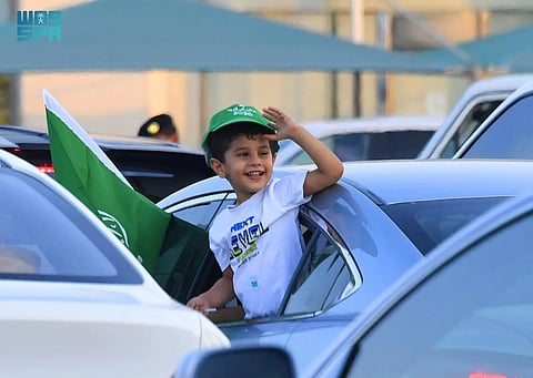 شاهد.. حضور كثيف من المواطنين والمقيمين في فعاليات اليوم الوطني برأس تنورة