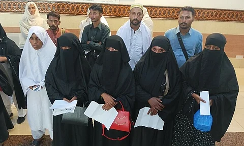 إنزال 16 راكبًا باكستانيًّا من طائرة متجهة إلى السعودية.. لهذا السبب