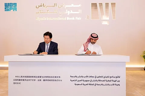 حامد فايز وتشانغ جيان تشون يوقعان الاتفاقية