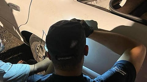 لحظة تحرير الدفاع المدني يد شخص علقت في خزان وقود مركبة