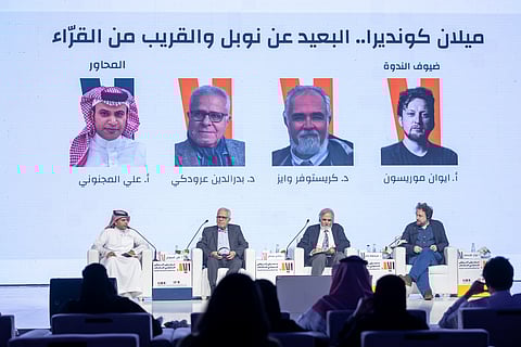 المشاركون في ندوة "ميلان كونديرا.. البعيد عن نوبل والقريب من القراء" في معرض الرياض للكتاب