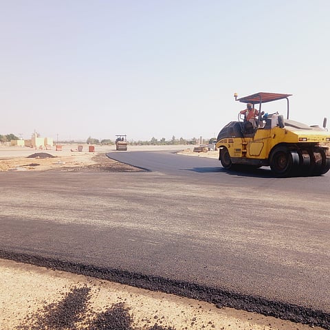 "محافظ شقراء" يتابع العمل بمشروع ربط طريق الريمة بالمستوي.. والافتتاح خلال أيام