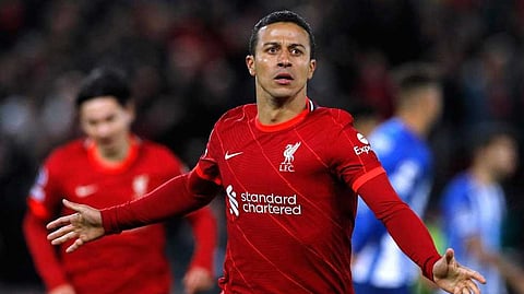 نجم ليفربول الإنجليزي تياغو ألكانتارا