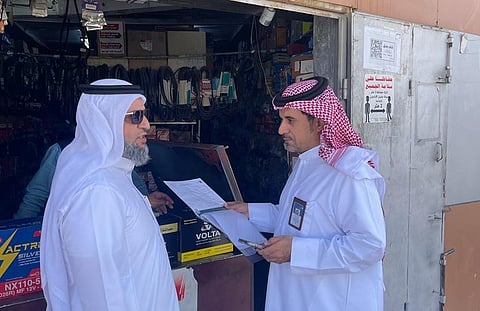 توطين نجران تتجول ميدانيًا للرقابة على نشاط بيع قطع الغيار