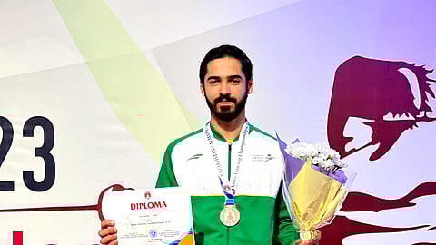 محمد العمرو لاعب المنتخـب السعـودي للمبارزة