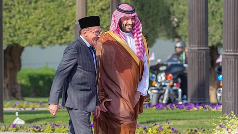 ولي العهد الأمير محمد بن سلمان خلال استقباله رئيس وزراء ماليزيا أنور إبراهيم