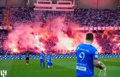بعد الهتافات المسيئة.. "الأهلي" يدرس شكوى جماهير "الهلال".. و"الحميدي" يوضّح موقف "الانضباط"