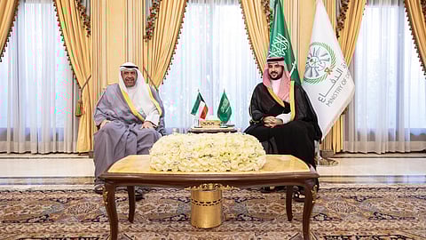 الأمير خالد بن سلمان مستقبلًا وزير الدفاع الكويتي الشيخ أحمد فهد الأحمد الصباح