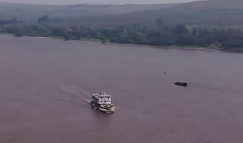 "لا تستطيع رؤية كف يدك تحت الماء".. شاهد النهر "الأكثر ظلمة" في العالم