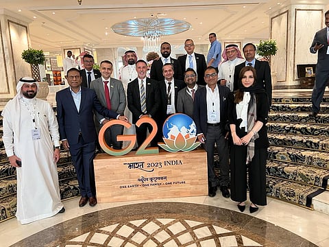 "بترومين" و"HPCL" تتفقان على استثمار 700 مليون دولار في محطات الوقود وشحن السيارات الكهربائية