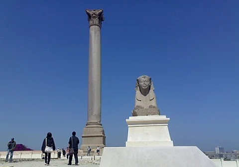 شرطي مصري يُطلق النار على سياح إسرائيليين ويقتل ويصيب 4 في الإسكندرية