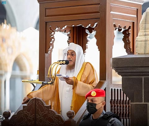 إمام وخطيب المسجد الحرام أسامة بن عبدالله خياط